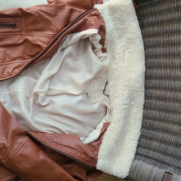 Banana Republic Leather jacket - Picture 5 of 7